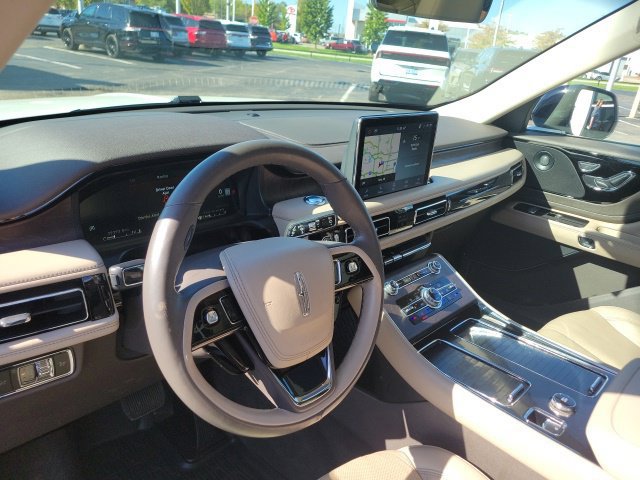 Certified 2023 Lincoln Aviator Reserve w/ Elements Package Plus AWD/4WD image 30