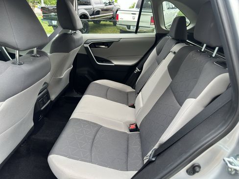 Used 2021 Toyota RAV4 XLE AWD/4WD image 12