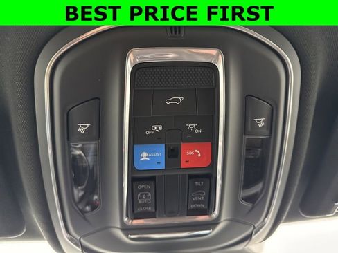 New 2025 Jeep Grand Cherokee Altitude AWD/4WD image 32
