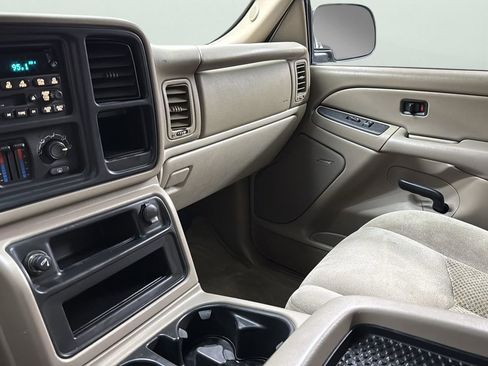 Used 2005 Chevrolet Suburban LS w/ Preferred Equipment Group image 20