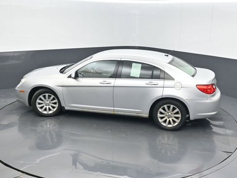 Used 2010 Chrysler Sebring Limited FWD image 37