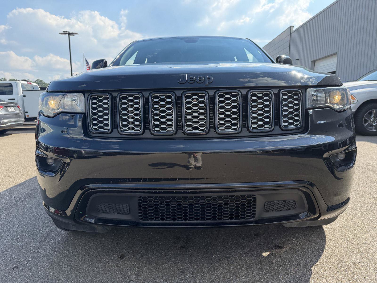Used 2020 Jeep Grand Cherokee Altitude RWD image 25