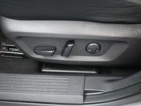 Used 2023 Nissan Rogue SV image 14