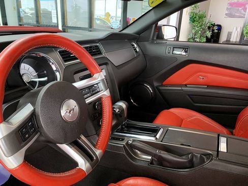 Used 2010 Ford Mustang GT RWD image 10