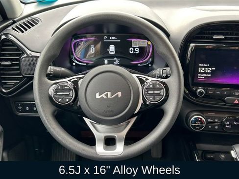 Used 2025 Kia Soul S image 22