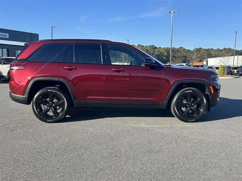New 2025 Jeep Grand Cherokee Altitude image 5