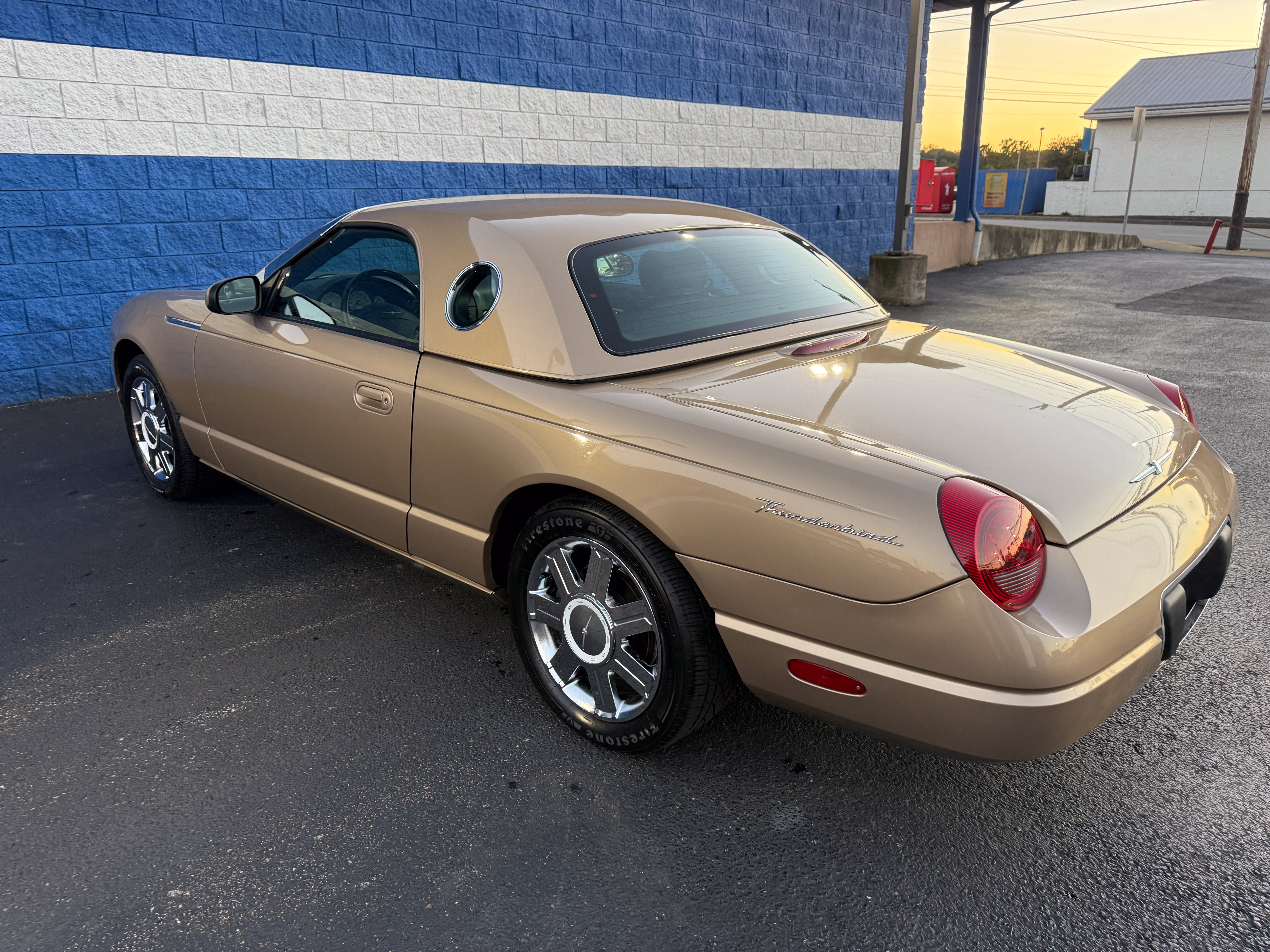 Used 2005 Ford Thunderbird RWD image 15