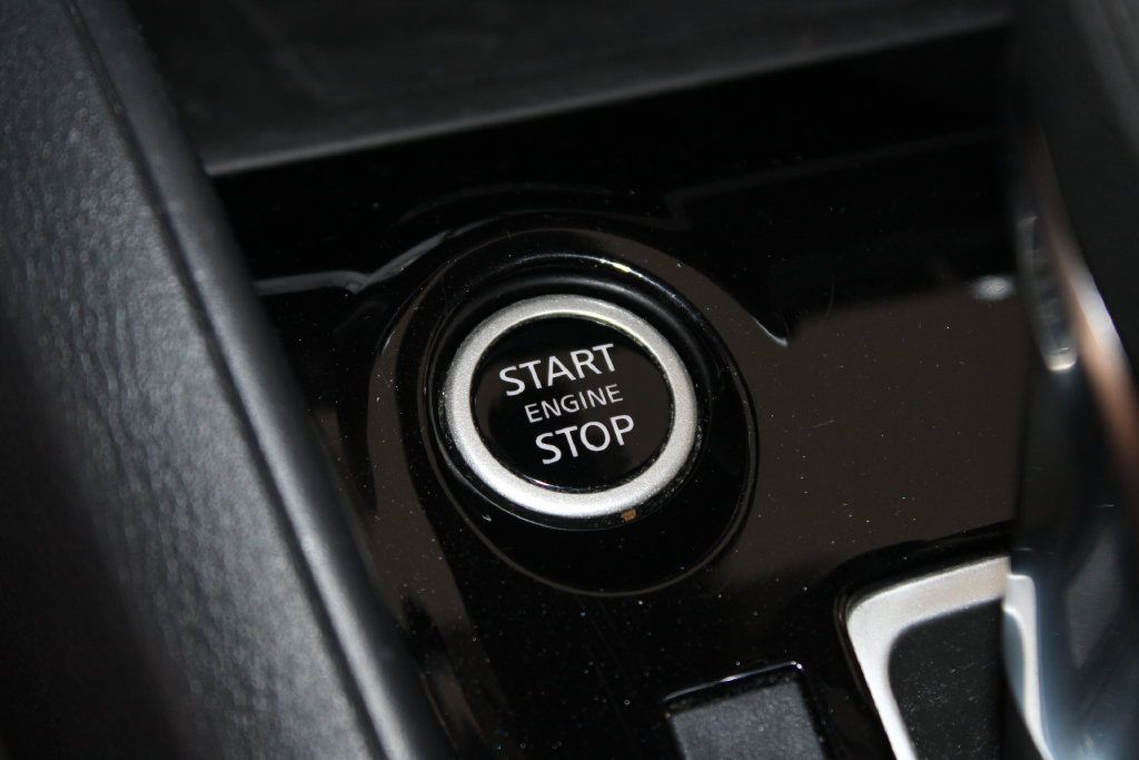 Used 2024 Nissan Versa SR FWD image 39