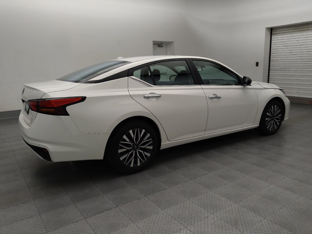 Used 2025 Nissan Altima 2.5 SV FWD image 10
