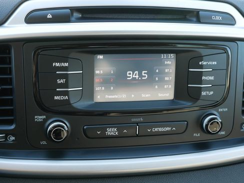 Used 2016 Kia Sorento LX w/ LX Convenience Package image 22