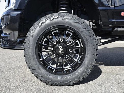 Used 2025 Ford F250 Platinum AWD/4WD image 9