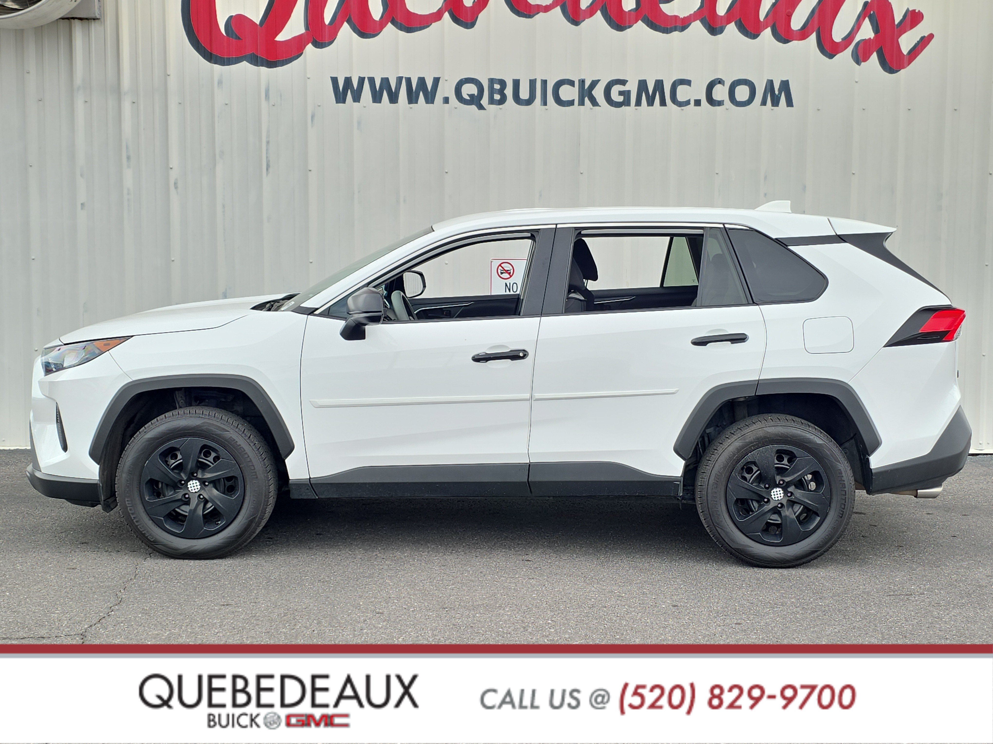 Used 2022 Toyota RAV4 LE FWD image 4