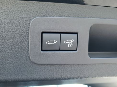 Used 2025 Lexus LX 700h Overtrail image 11