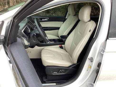 Used 2019 Ford Edge Titanium w/ Equipment Group 301A image 26