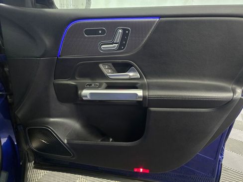 Used 2021 Mercedes-Benz GLB 250 4MATIC w/ Premium Package image 26