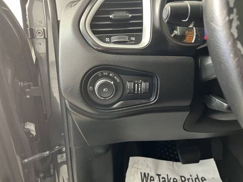 Used 2018 Jeep Renegade Latitude w/ Safety & Security Group image 19