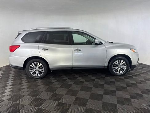 Used 2019 Nissan Pathfinder SV AWD/4WD image 4