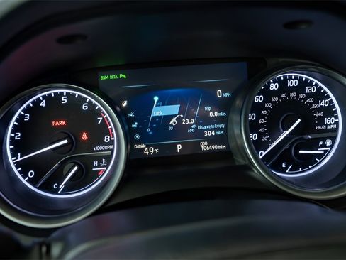 Used 2018 Toyota Camry XLE image 12