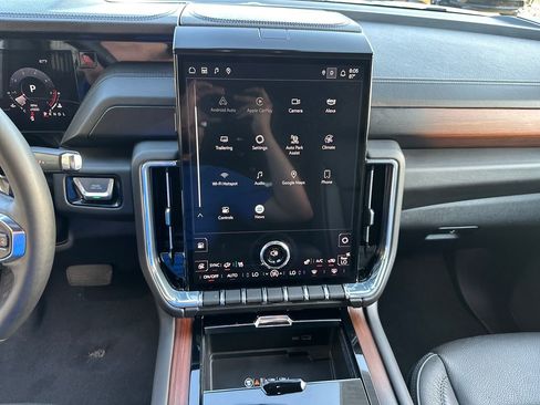 Used 2025 GMC Yukon XL Denali AWD/4WD image 21