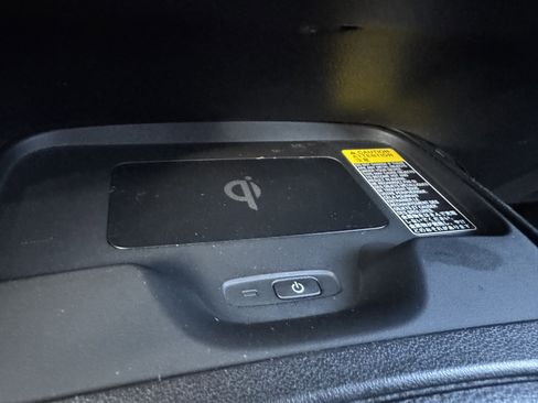 Used 2025 Toyota Corolla SE w/ SE Premium Package image 27