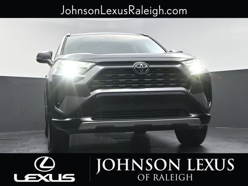 Used 2025 Toyota RAV4 SE AWD/4WD image 16