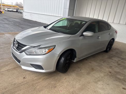 Used 2017 Nissan Altima 2.5 S w/ Power Driver Seat Package image 3