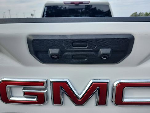Used 2024 GMC Sierra 2500 AT4X image 13