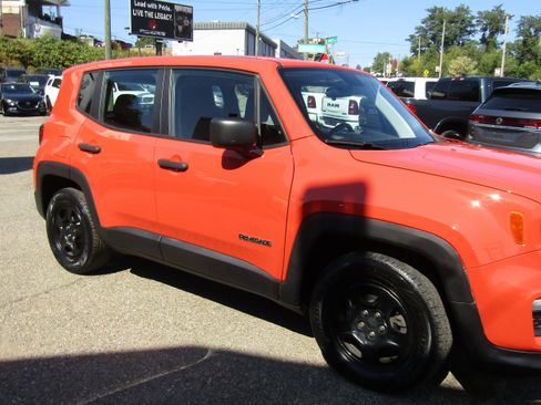 Used 2019 Jeep Renegade Sport image 3
