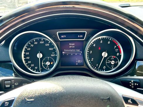 Used 2016 Mercedes-Benz GL 550 4MATIC image 27