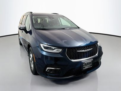 Used 2023 Chrysler Pacifica Limited