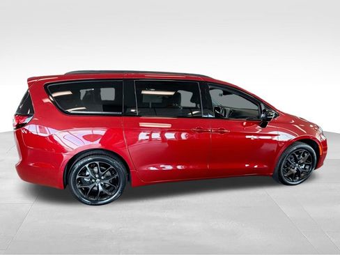 New 2026 Chrysler Pacifica Select FWD image 9