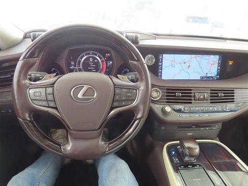 Used 2019 Lexus LS 500 w/ Interior Upgrade Package RWD image 22