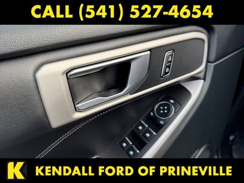 Used 2023 Ford Explorer XLT AWD/4WD image 11