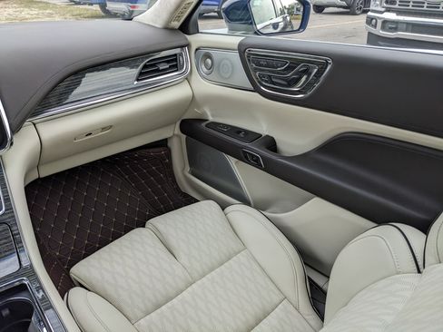 Used 2017 Lincoln Continental Black Label w/ Rear-seat Package image 17