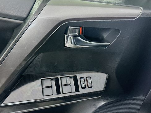 Used 2018 Toyota RAV4 SE w/ Power Extra Value Package image 15