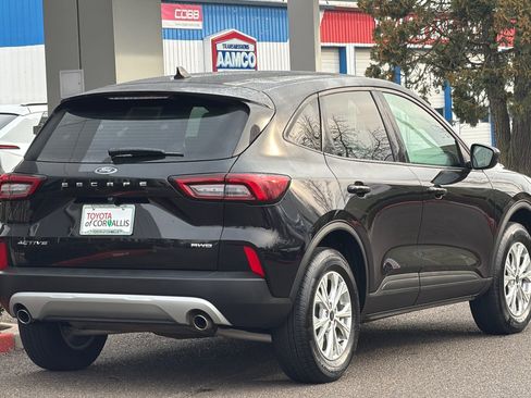 Used 2025 Ford Escape Active AWD/4WD image 4