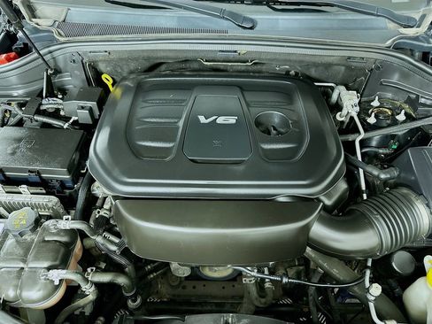 Used 2019 Jeep Grand Cherokee Laredo AWD/4WD image 35