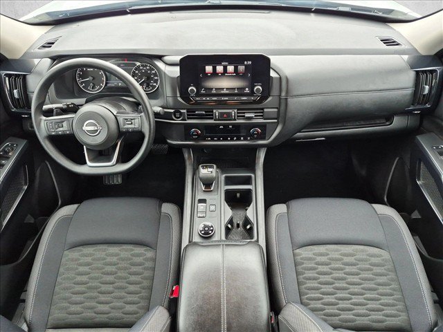 Used 2025 Nissan Pathfinder S AWD/4WD image 16