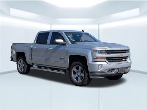 Used 2018 Chevrolet Silverado 1500 LT w/ Texas Edition image 8
