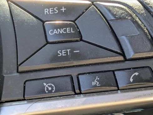 Used 2018 Nissan Rogue S image 11