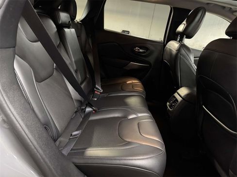 Used 2020 Jeep Cherokee Latitude Plus w/ Cold Weather Group image 17