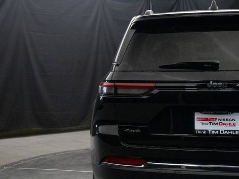 Used 2023 Jeep Grand Cherokee Limited w/ Trailer Tow Prep Group (B) image 12