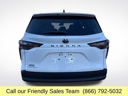 New 2026 Toyota Sienna LE image 4