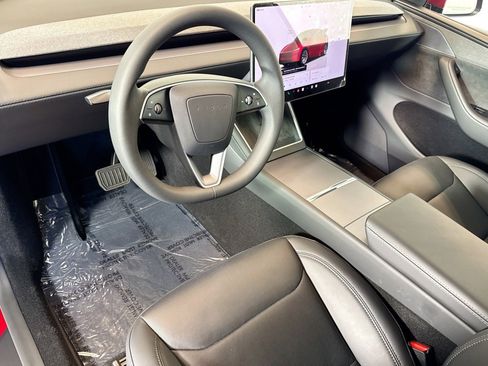 Used 2026 Tesla Model Y Long Range image 9