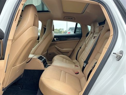 Used 2023 Porsche Panamera image 19