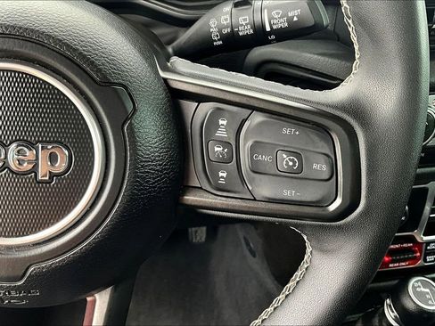 Used 2025 Jeep Wrangler Unlimited Rubicon w/ Convenience Group AWD/4WD image 13