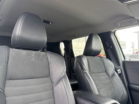 Used 2025 Mitsubishi Outlander SE image 18