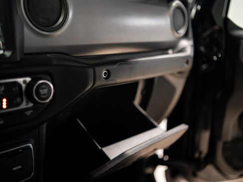 Used 2022 Jeep Gladiator Sport image 32