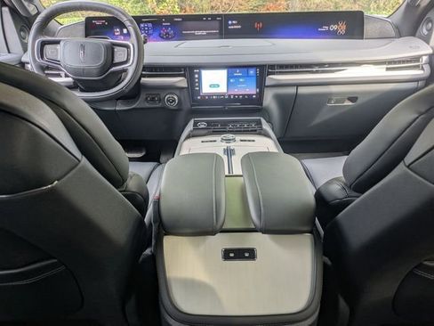 New 2025 Lincoln Navigator Reserve w/ Jet Appearance Package image 14