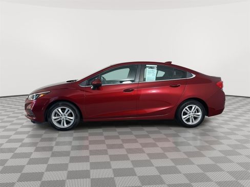 Used 2017 Chevrolet Cruze LT w/ Sun And Sound Package FWD image 4